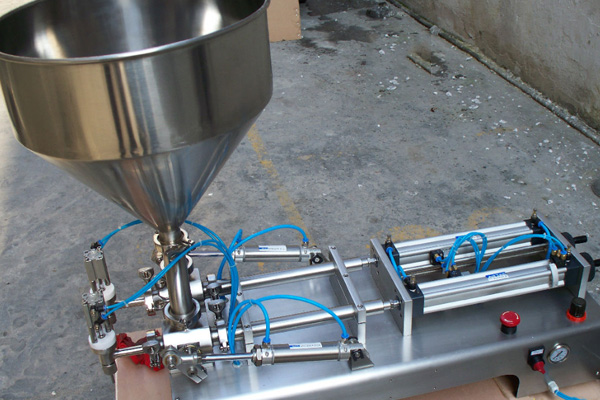 青岛自动化工助剂灌装机设备